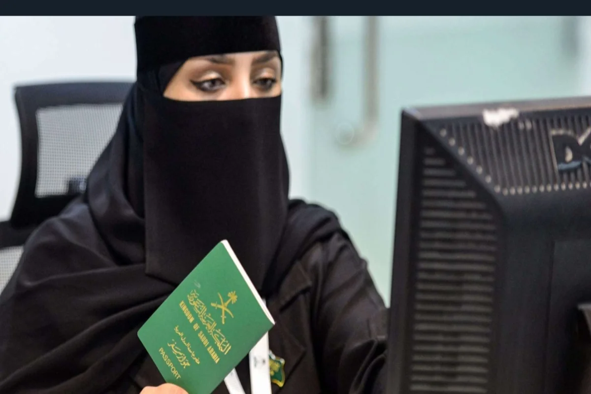 موظفة الجوازات  السعودية 