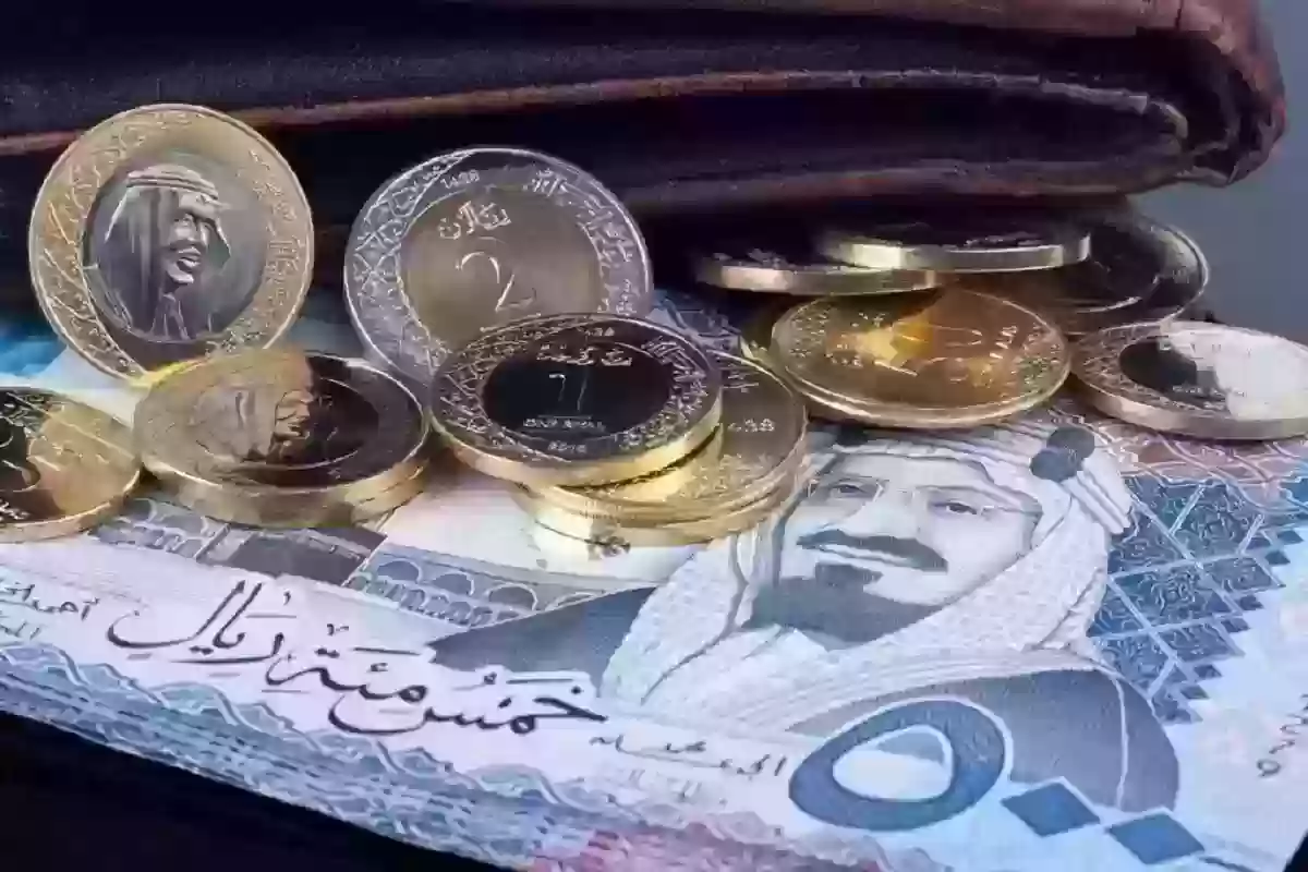 كيفية تنظيم واحتساب الأجور الشهرية في السعودي
