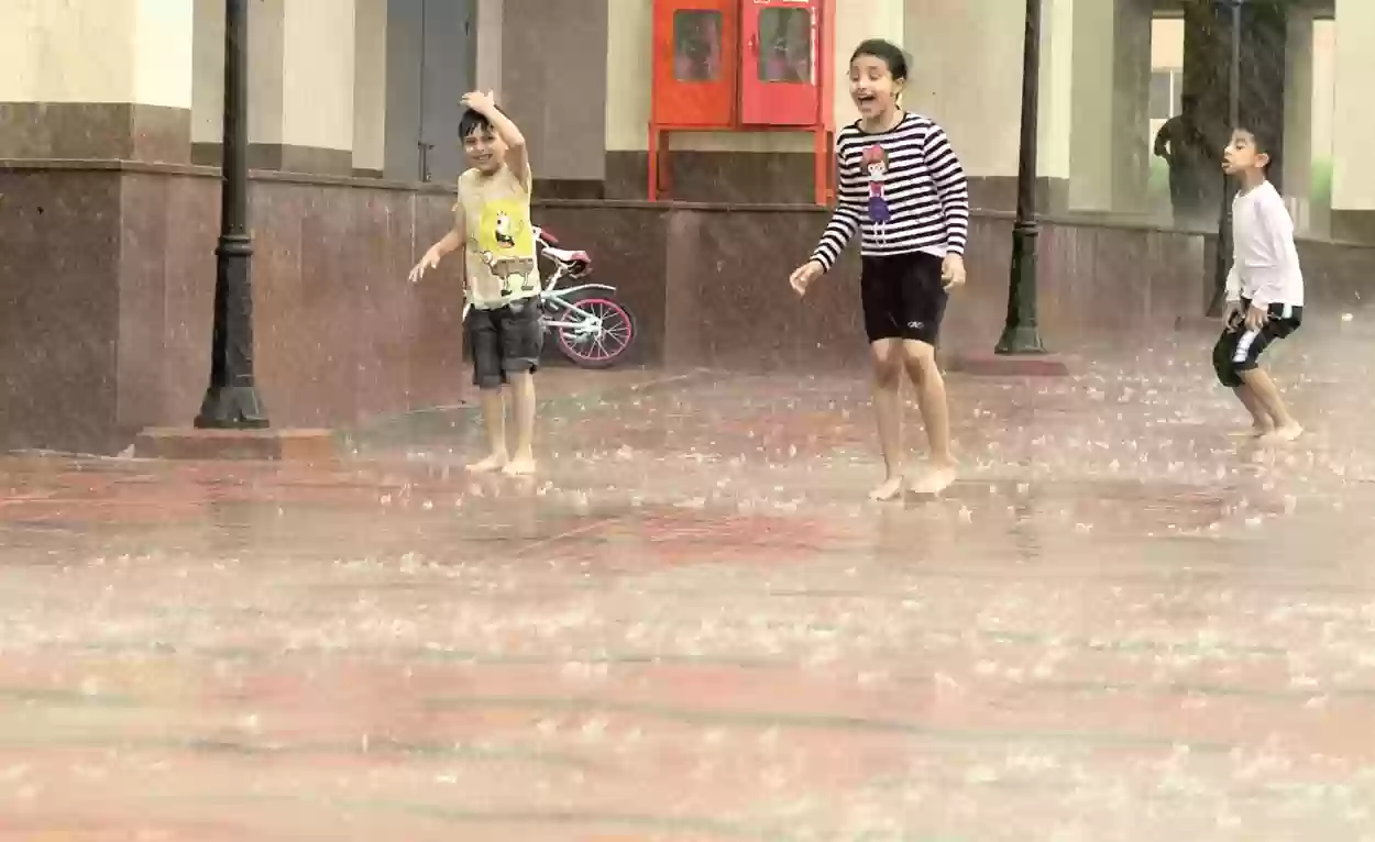 بسبب تضرر الناس من المطر