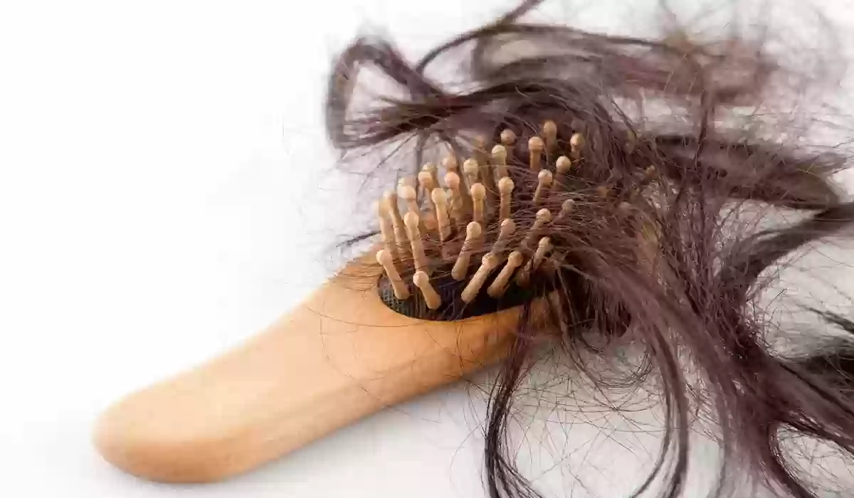 تعرف الآن على أشهر أسباب تساقط الشعر عند النساء وطرق العلاج الفعالة