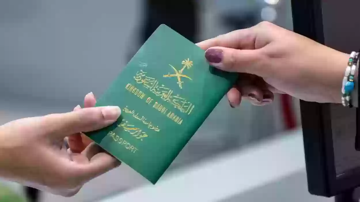 12 شخصًا يحصلون على الجنسية السعودية