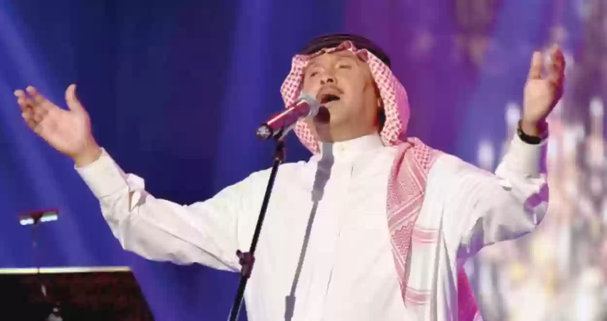 احتضان محمد عبده في حفل جدة