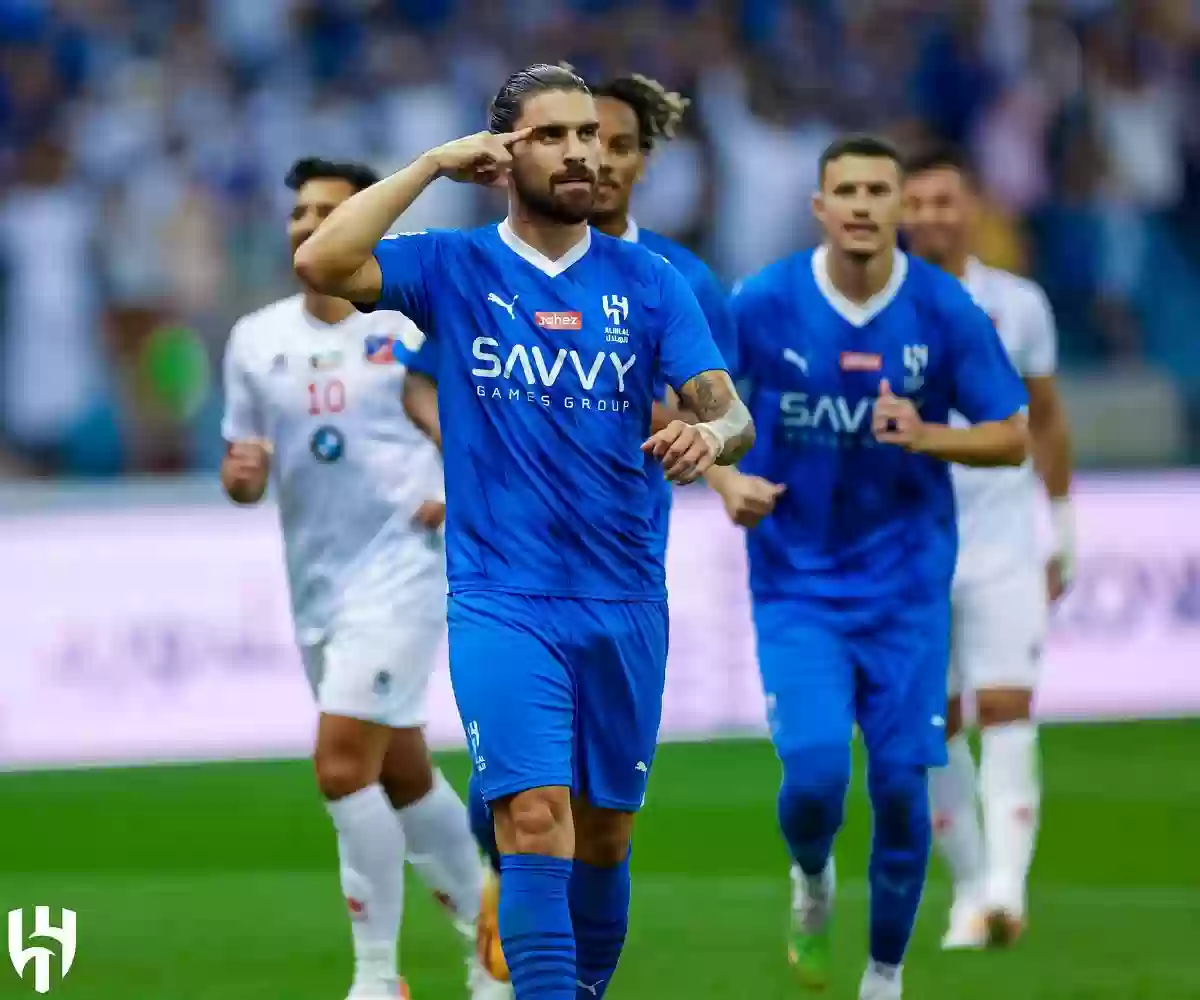 الهلال يُعلم الكويت الكويتي كرة القدم