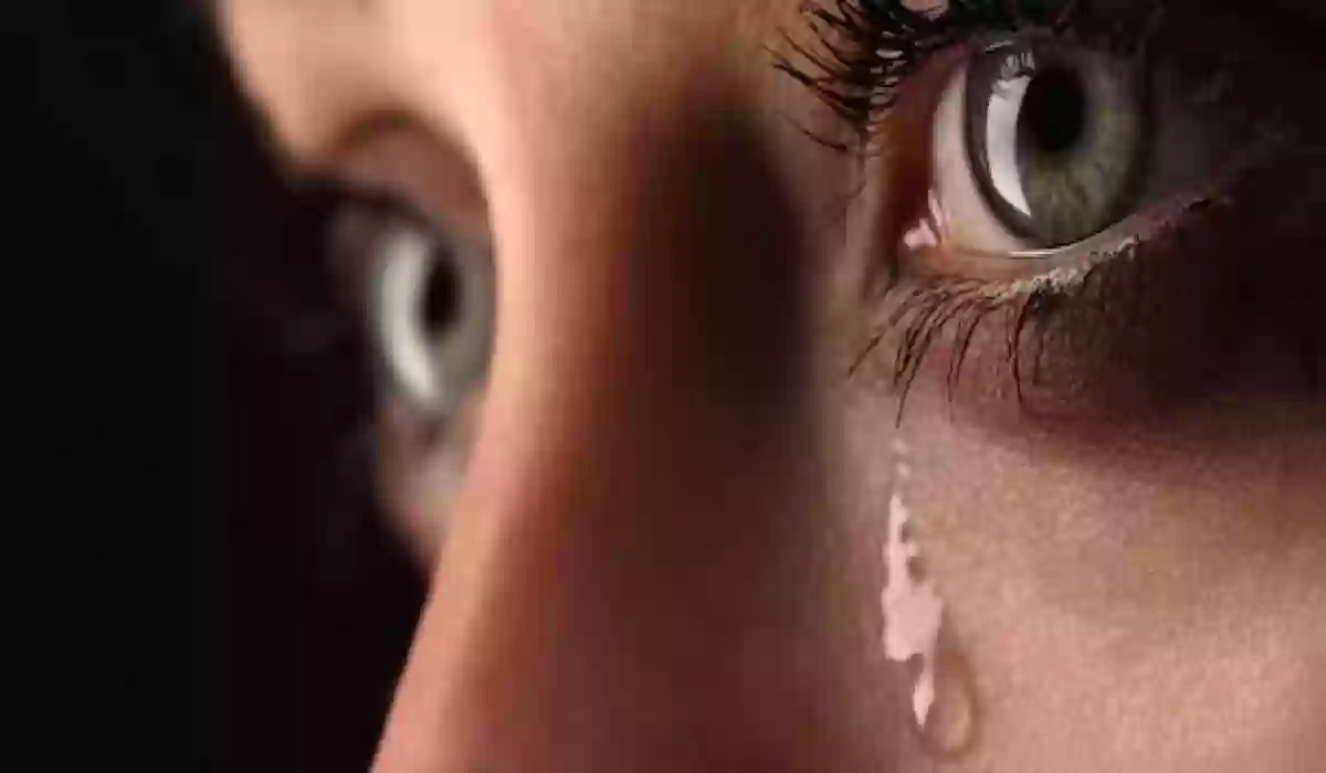 دموع المرأة تحمل مادة تخفف من عدوانية الرجل