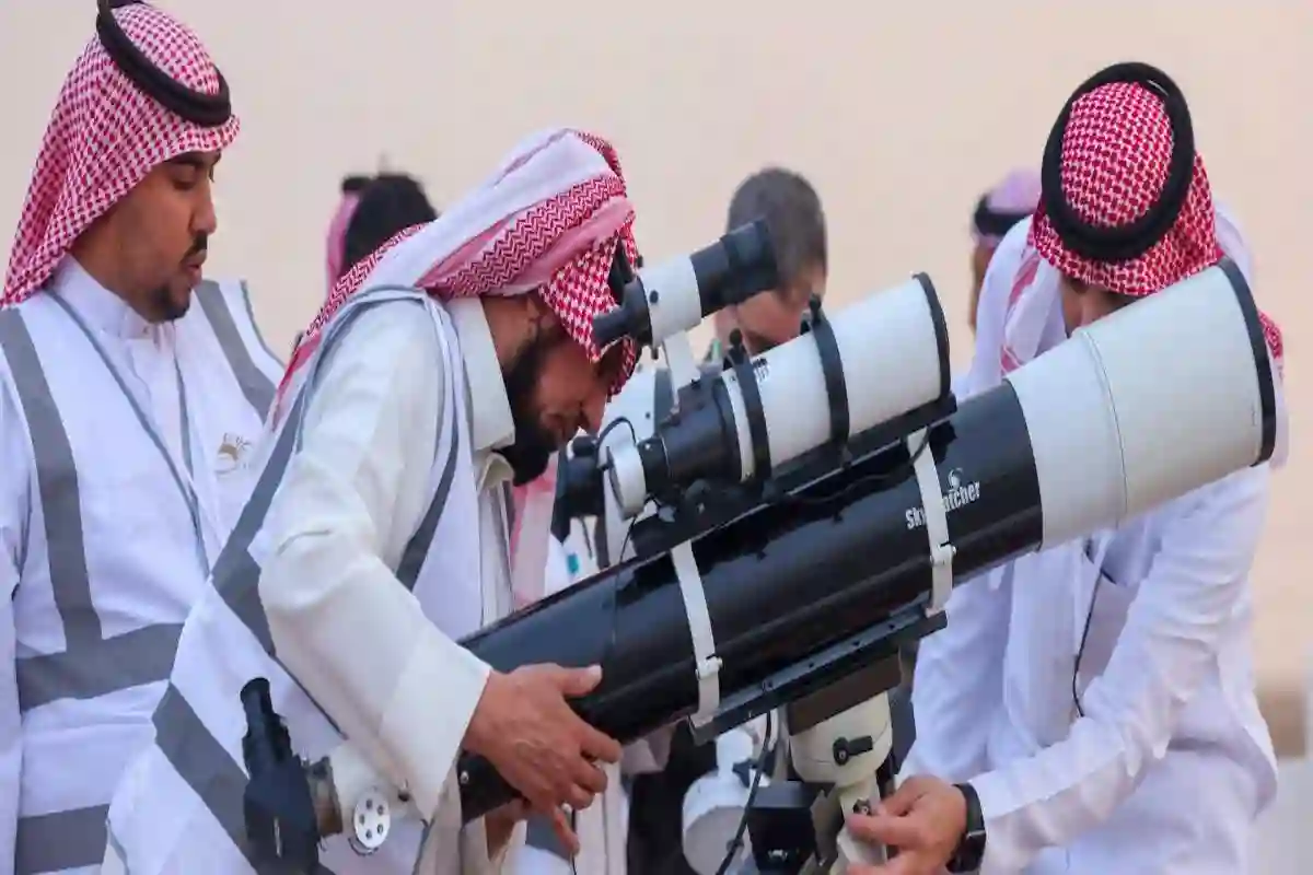 الفلكي عبد الله الخضيري يعلق على مدى إمكانية رؤية هلال شهر شوال اليوم