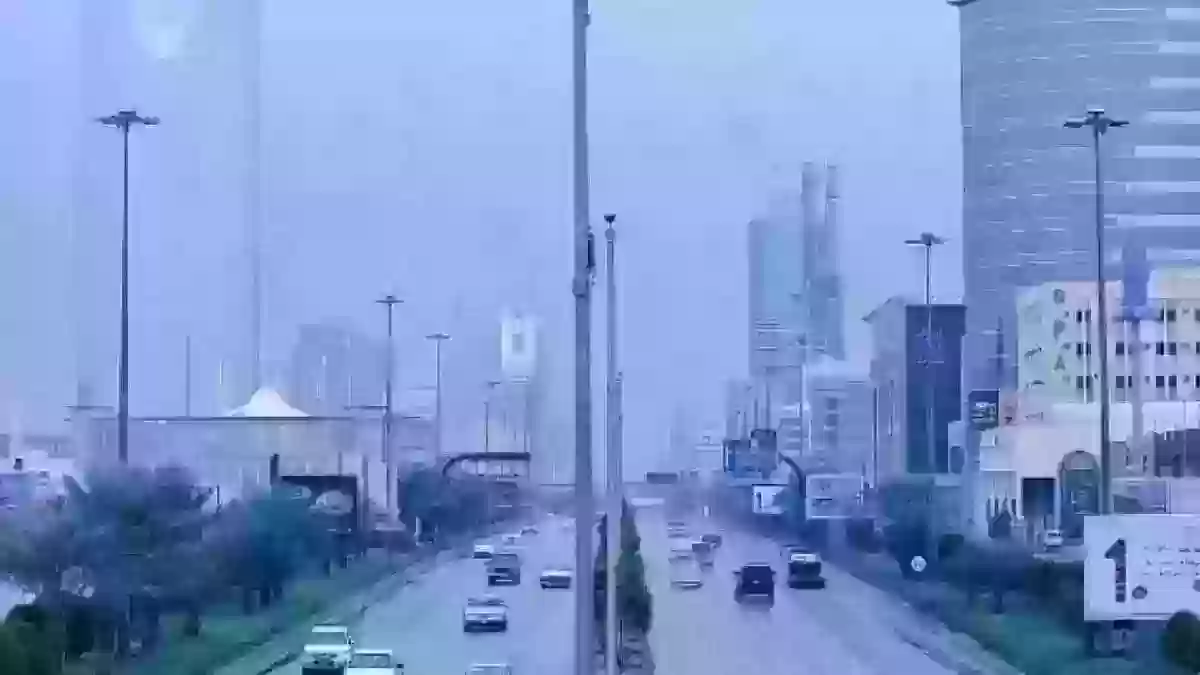 رغم تحذير الأرصاد السعودية من عواصف رعدية